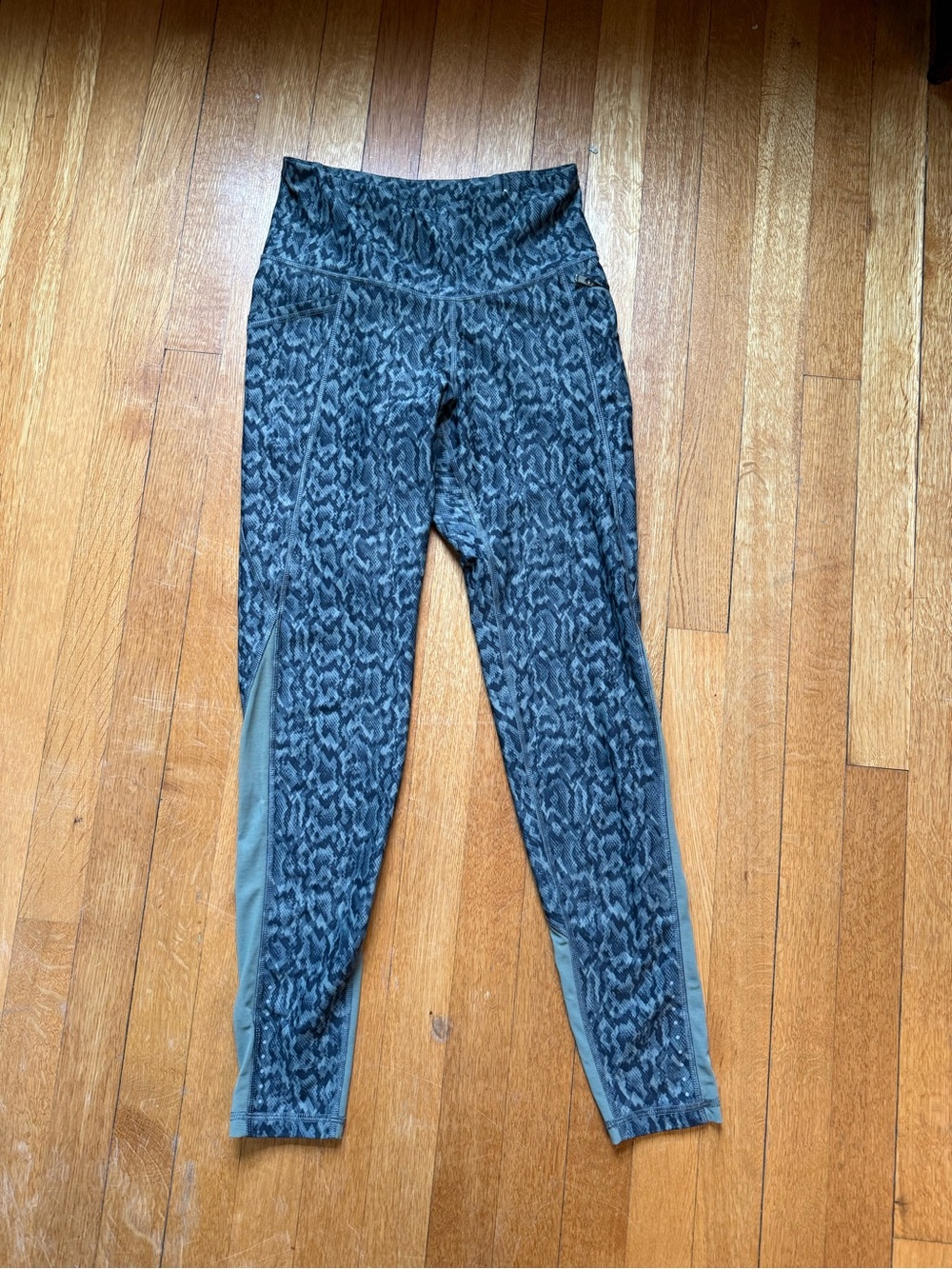 Old Navy Active Gray and Olive Snake-Print Leggings